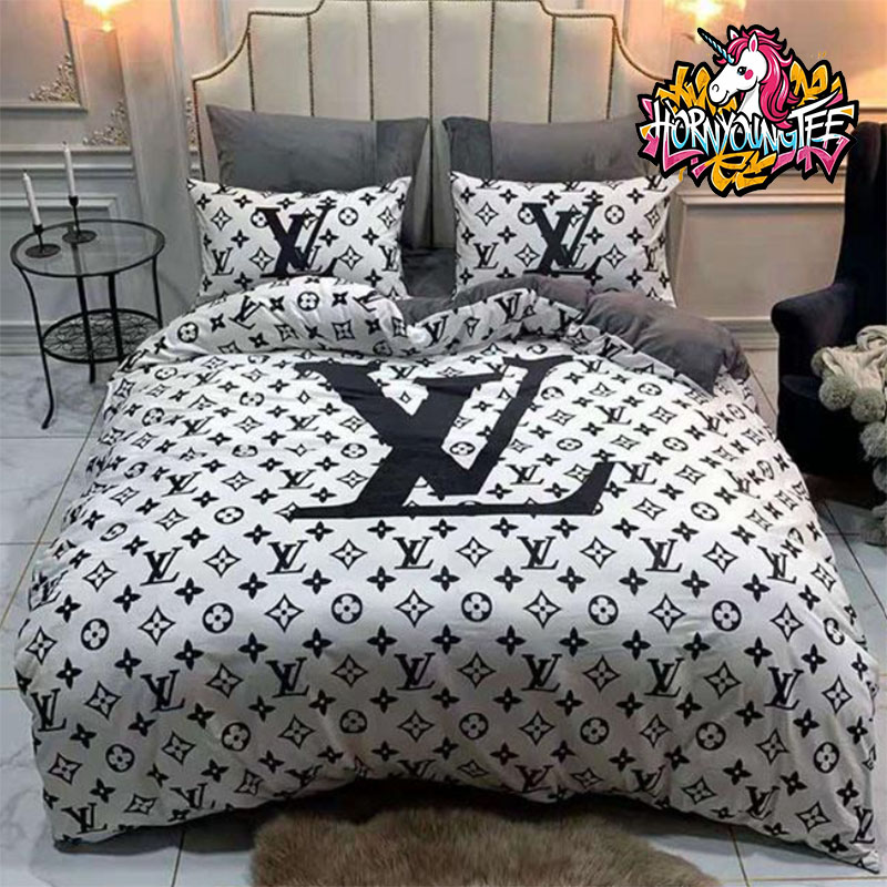 Louis Vuitton White Black Ground Muilti Black Logo LV Comforter Bedding Sets Louis Vuitton White Black Ground Muilti Black Logo LV Comforter Bedding Sets